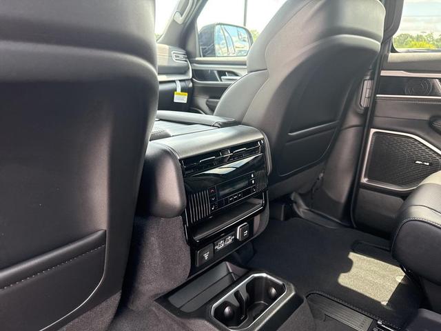 Photo of 2025 Diamond Black Crystal Pearlcoat Jeep Wagoneer