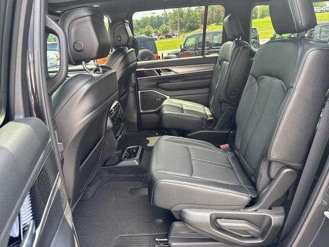 Photo of 2025 Diamond Black Crystal Pearlcoat Jeep Wagoneer