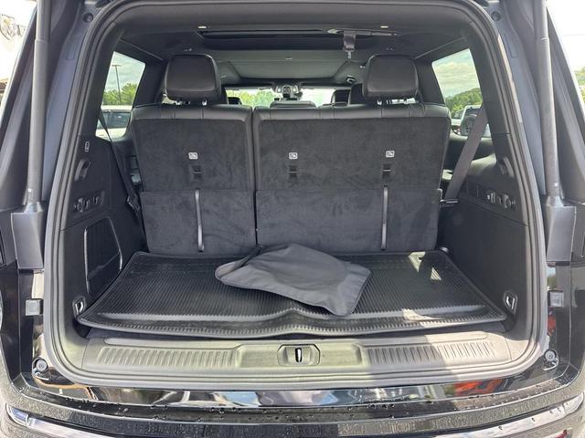 Photo of 2025 Diamond Black Crystal Pearlcoat Jeep Wagoneer