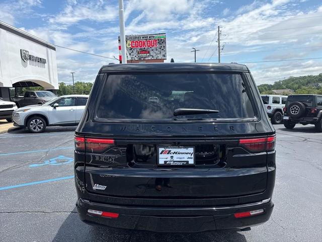 Photo of 2025 Diamond Black Crystal Pearlcoat Jeep Wagoneer