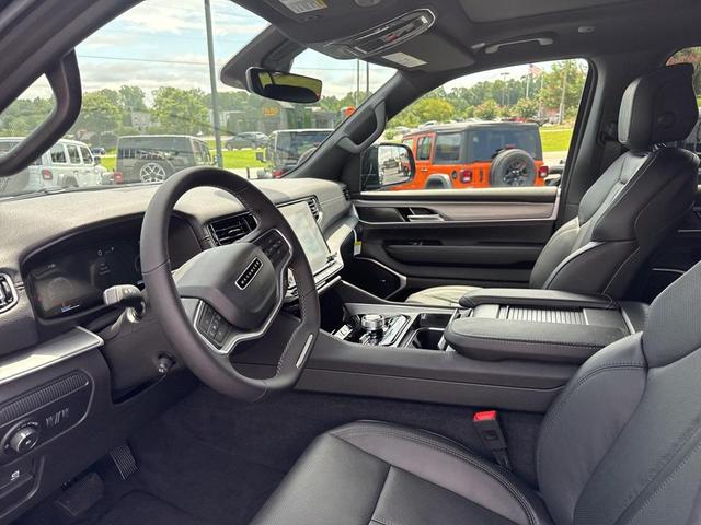 Photo of 2025 Diamond Black Crystal Pearlcoat Jeep Wagoneer
