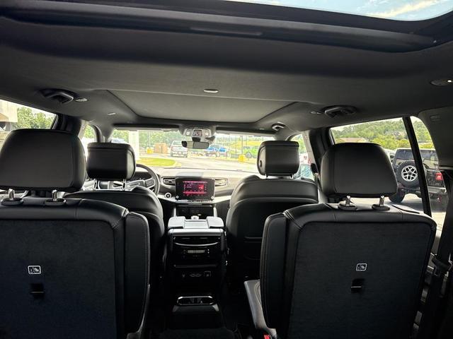 Photo of 2025 Diamond Black Crystal Pearlcoat Jeep Wagoneer