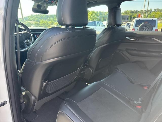 Photo of 2025 Bright White Clearcoat Jeep Grand Cherokee