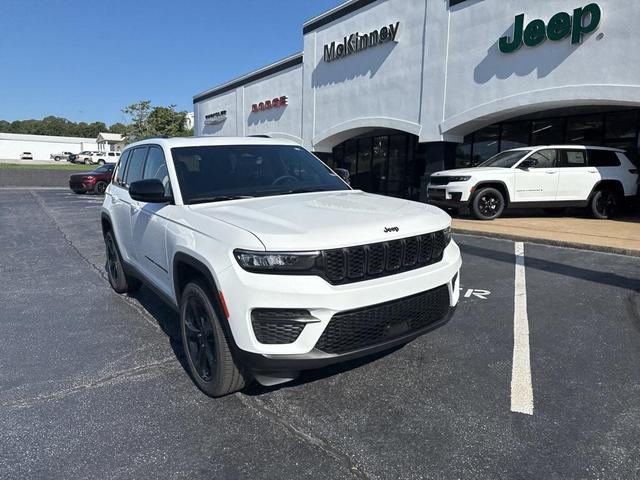 Photo of 2025 Bright White Clearcoat Jeep Grand Cherokee