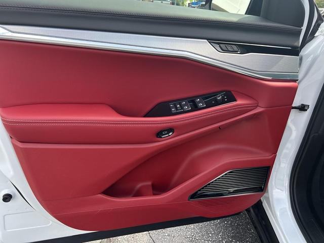 Photo of 2025 Bright White Clearcoat Jeep Wagoneer S