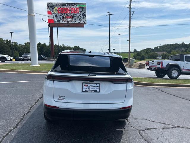 Photo of 2025 Bright White Clearcoat Jeep Wagoneer S