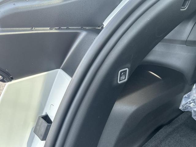 Photo of 2025 Bright White Clearcoat Jeep Wagoneer S