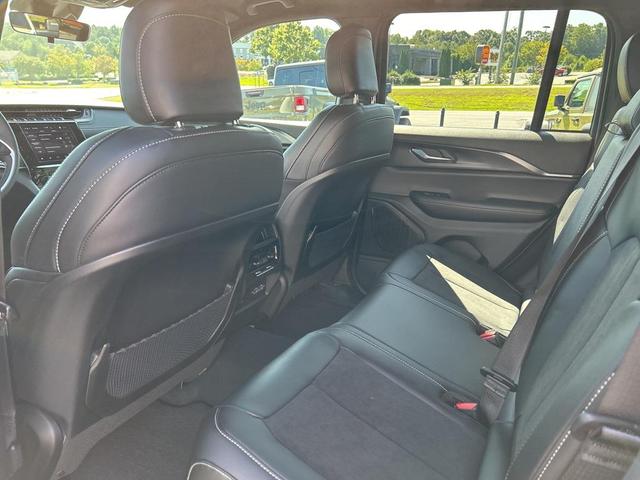 Photo of 2025 Silver Zynith Jeep Grand Cherokee