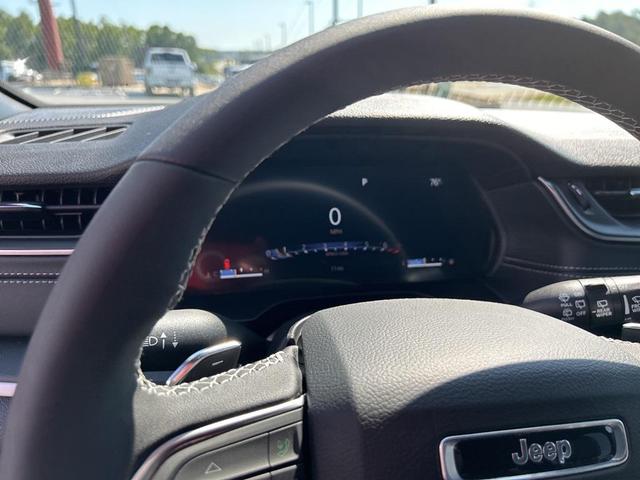Photo of 2025 Silver Zynith Jeep Grand Cherokee