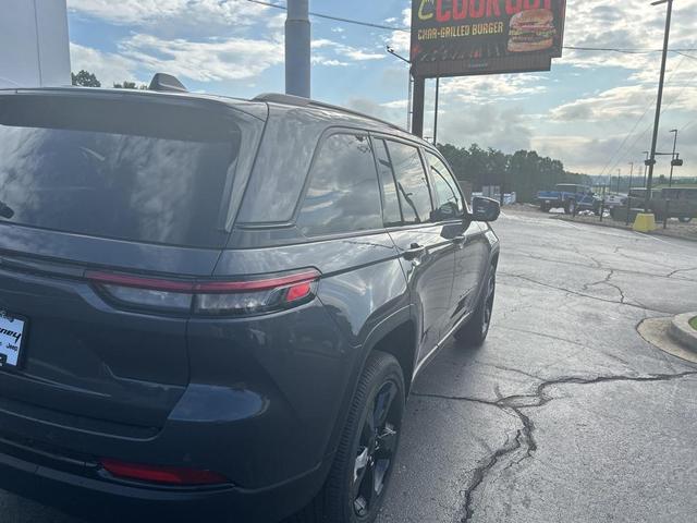 Photo of 2025 Baltic Gray Metallic Clearcoat Jeep Grand Cherokee