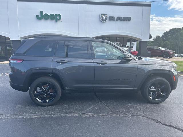 Photo of 2025 Baltic Gray Metallic Clearcoat Jeep Grand Cherokee