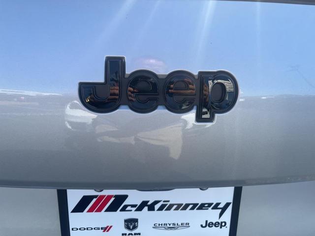 Photo of 2025 Silver Zynith Jeep Grand Cherokee L