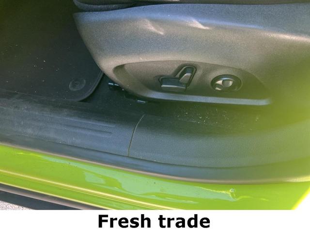 Photo of 2017 Hypergreen Clearcoat Jeep Renegade
