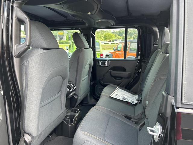 Photo of 2025 Black Clearcoat Jeep Gladiator