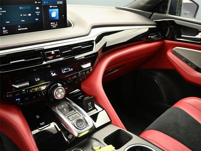 Photo of 2024 Platinum White Pearl Acura MDX
