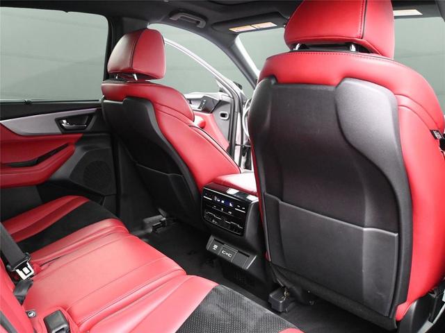 Photo of 2024 Platinum White Pearl Acura MDX