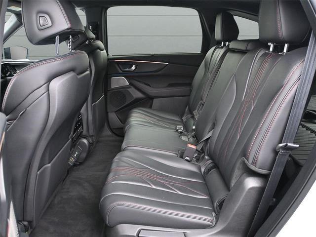 Photo of 2023 Platinum White Pearl Acura MDX