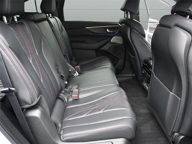 Photo of 2023 Platinum White Pearl Acura MDX