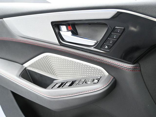 Photo of 2024 Liquid Carbon Metallic Acura MDX