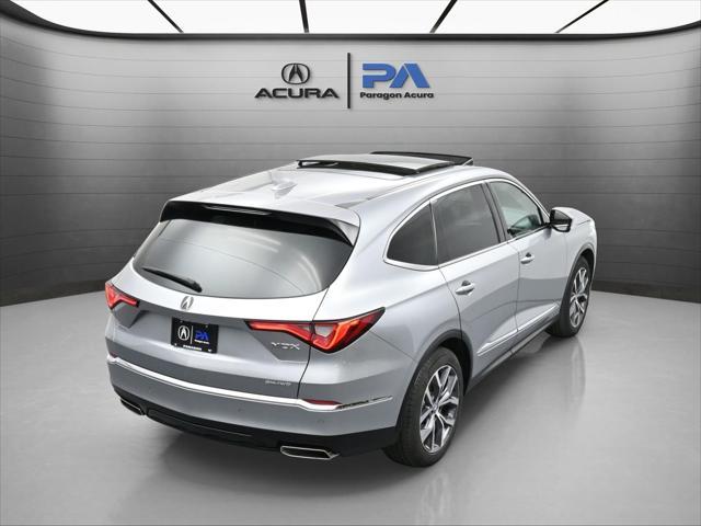 Photo of 2023 Lunar Silver Metallic Acura MDX