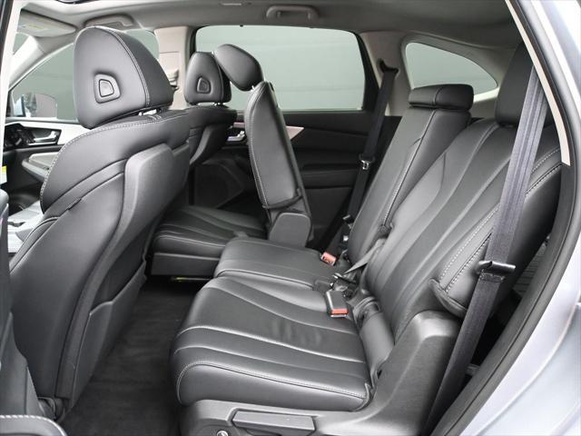 Photo of 2023 Lunar Silver Metallic Acura MDX