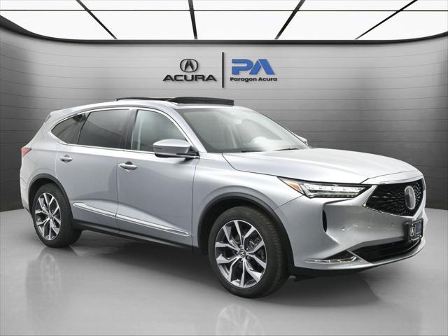 Photo of 2023 Lunar Silver Metallic Acura MDX