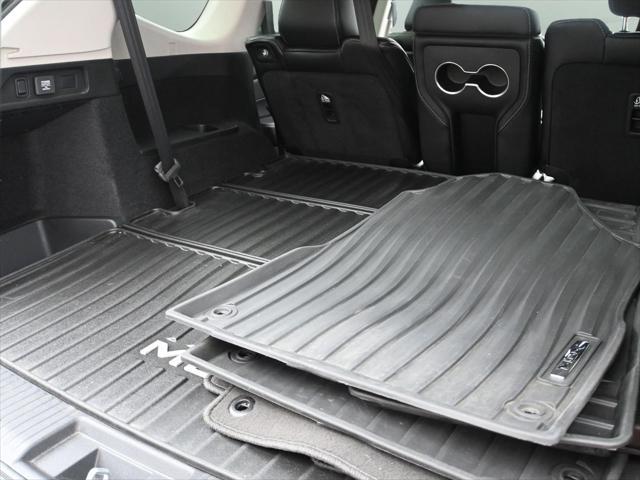 Photo of 2023 Lunar Silver Metallic Acura MDX