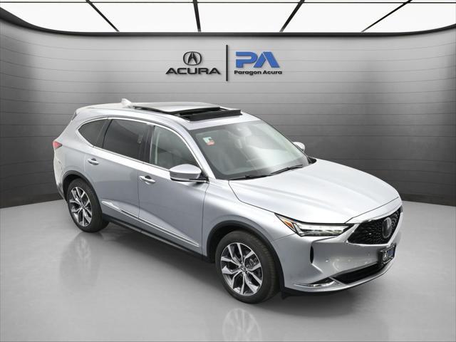 Photo of 2023 Lunar Silver Metallic Acura MDX