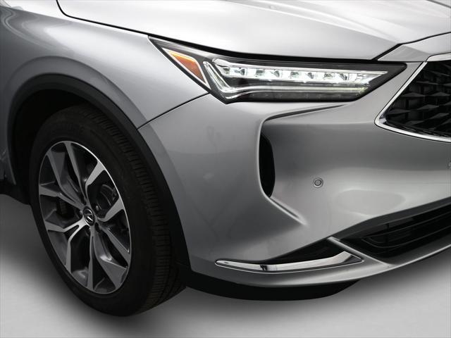 Photo of 2023 Lunar Silver Metallic Acura MDX