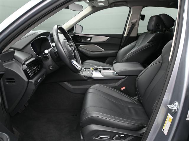 Photo of 2023 Lunar Silver Metallic Acura MDX