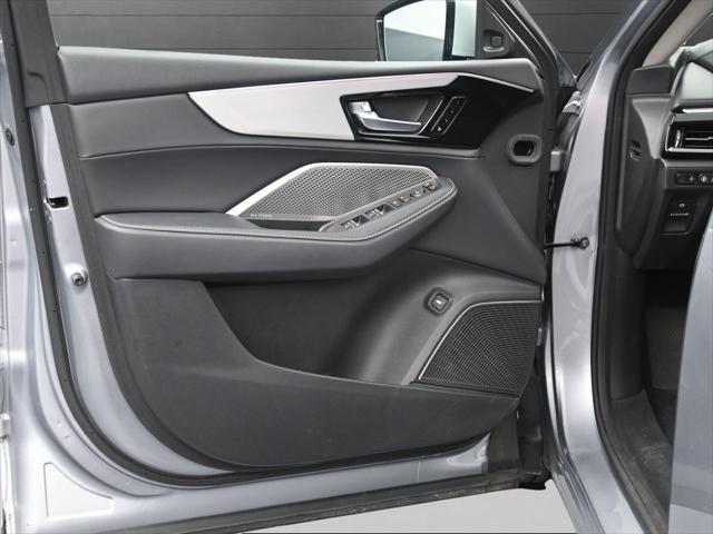 Photo of 2023 Lunar Silver Metallic Acura MDX