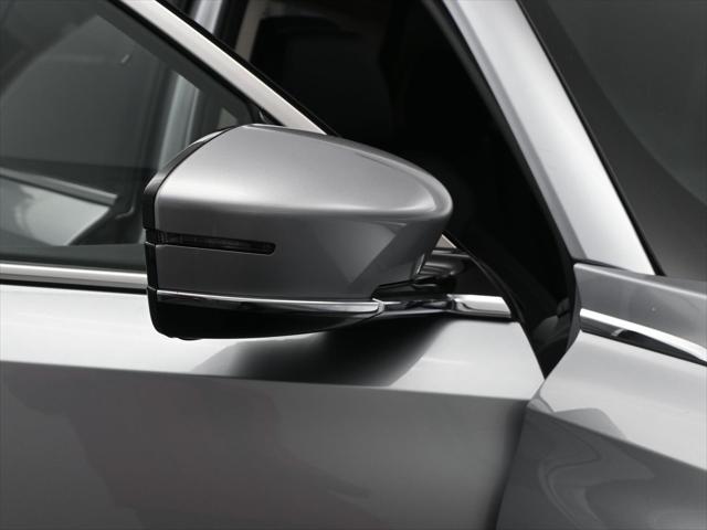 Photo of 2023 Lunar Silver Metallic Acura MDX