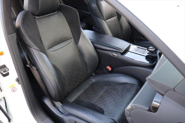 Photo of 2018 WHITE Lexus LS 500