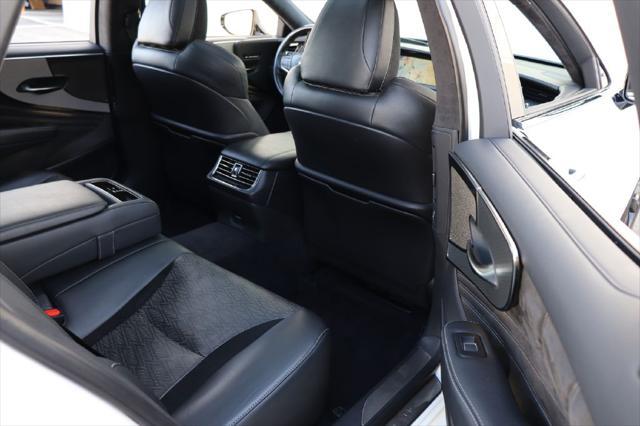 Photo of 2018 WHITE Lexus LS 500