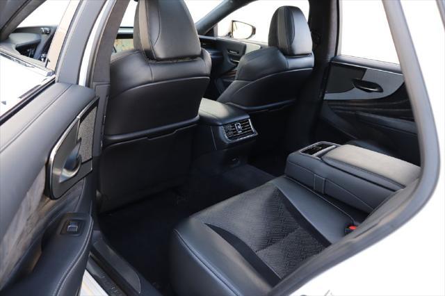 Photo of 2018 WHITE Lexus LS 500