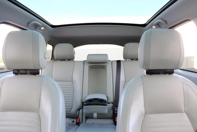 Photo of 2019 GRAY Land Rover Discovery Sport