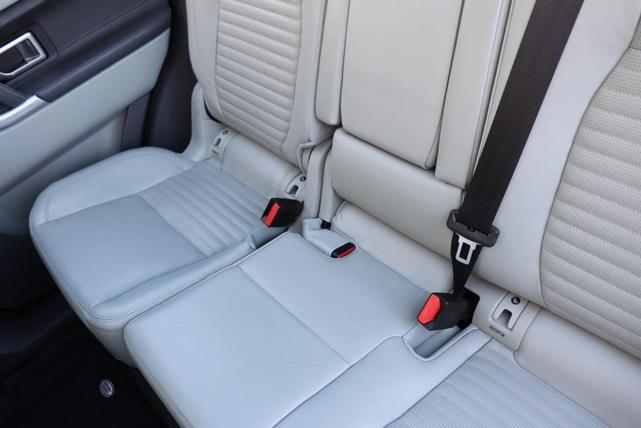 Photo of 2019 GRAY Land Rover Discovery Sport