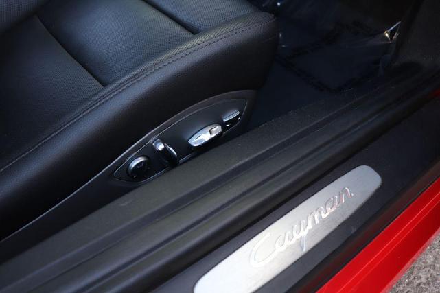 Photo of 2014 RED Porsche Cayman