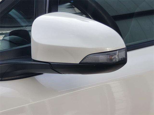 Photo of 2018 Blizzard Pearl Toyota C-HR