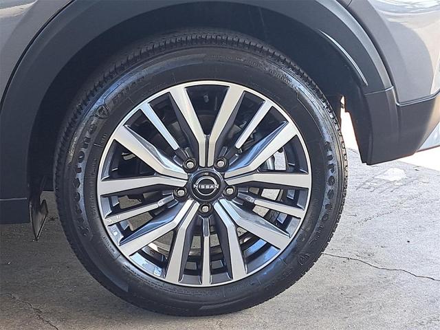 Photo of 2024 Gun Metallic Nissan Kicks