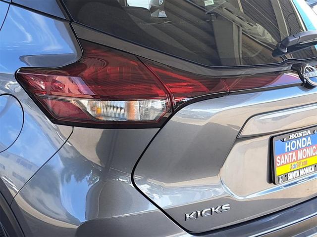 Photo of 2024 Gun Metallic Nissan Kicks