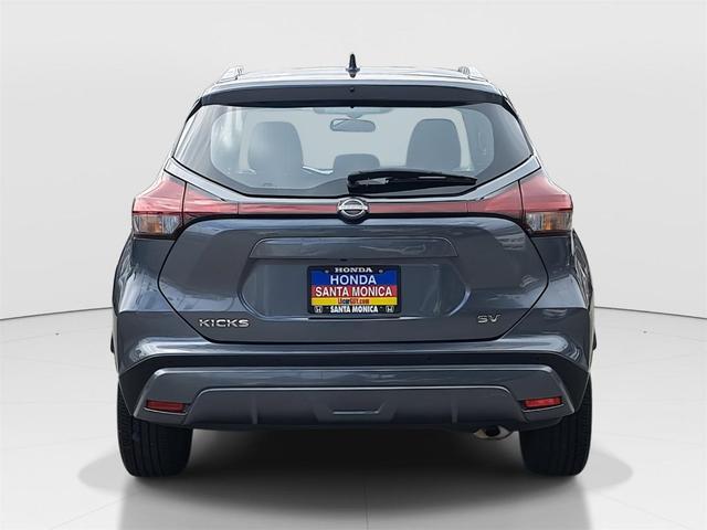 Photo of 2024 Gun Metallic Nissan Kicks