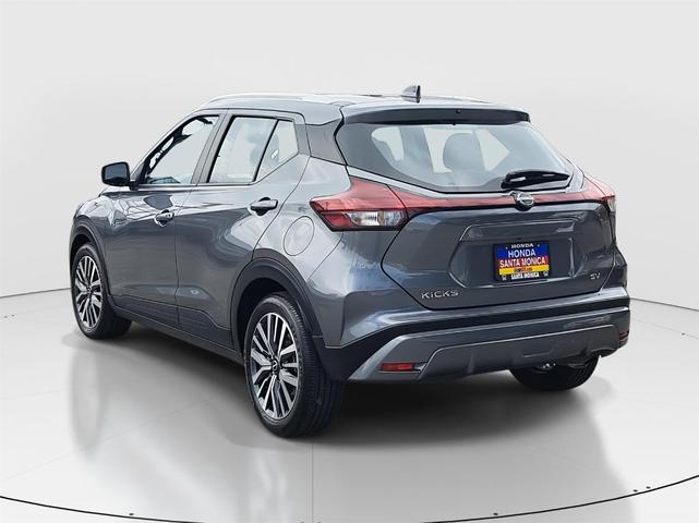 Photo of 2024 Gun Metallic Nissan Kicks