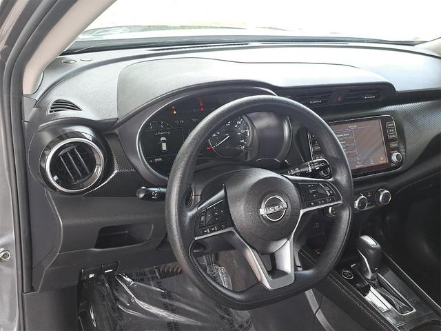 Photo of 2024 Gun Metallic Nissan Kicks