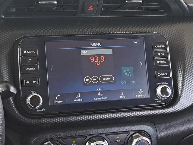 Photo of 2024 Gun Metallic Nissan Kicks