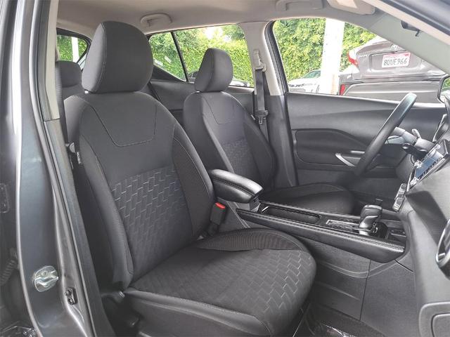 Photo of 2024 Gun Metallic Nissan Kicks