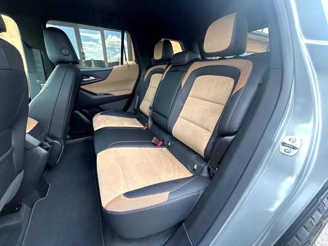 Photo of 2025 SILVER Chevrolet Equinox