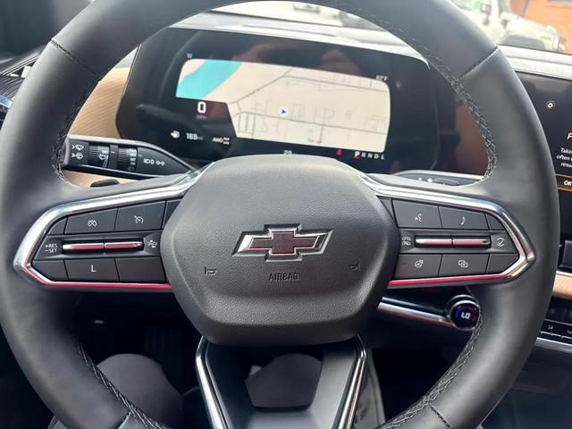 Photo of 2025 SILVER Chevrolet Equinox