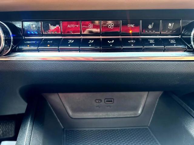 Photo of 2025 SILVER Chevrolet Equinox