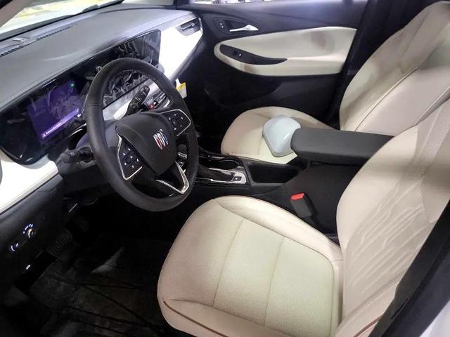 Photo of 2025 WHITE Buick Encore GX